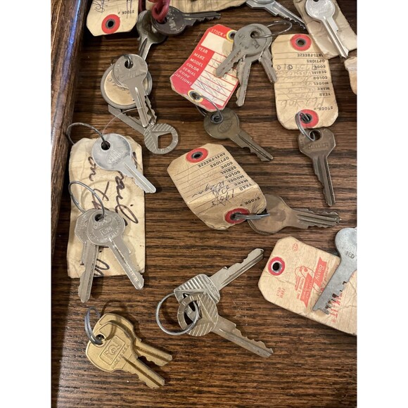 Lot of Old Keys Original Vintage Car Dealership Gas Locks Misc Ford Mercury - Picture 2 of 14